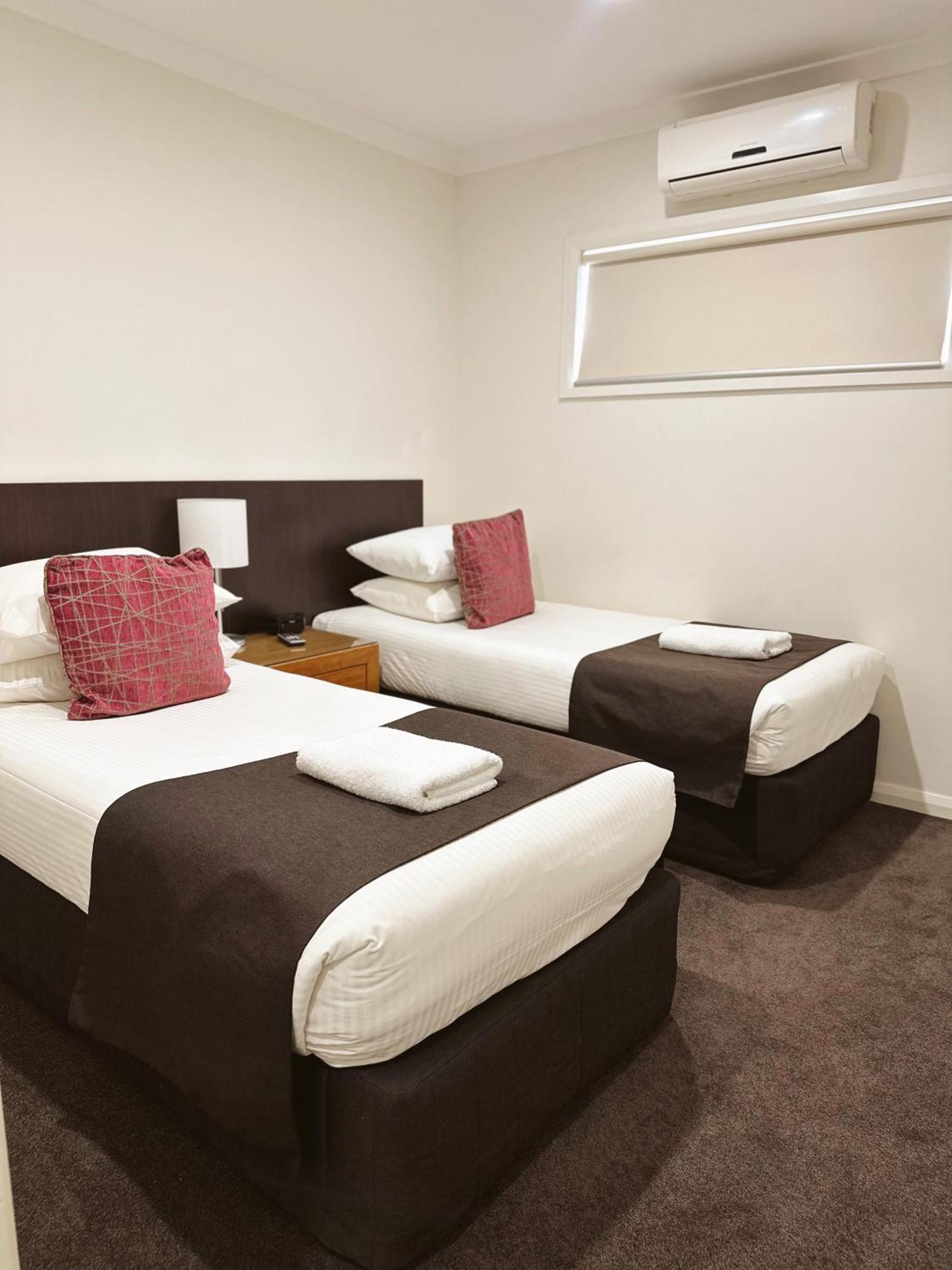 Red Earth Motel Broken Hill Bagian luar foto